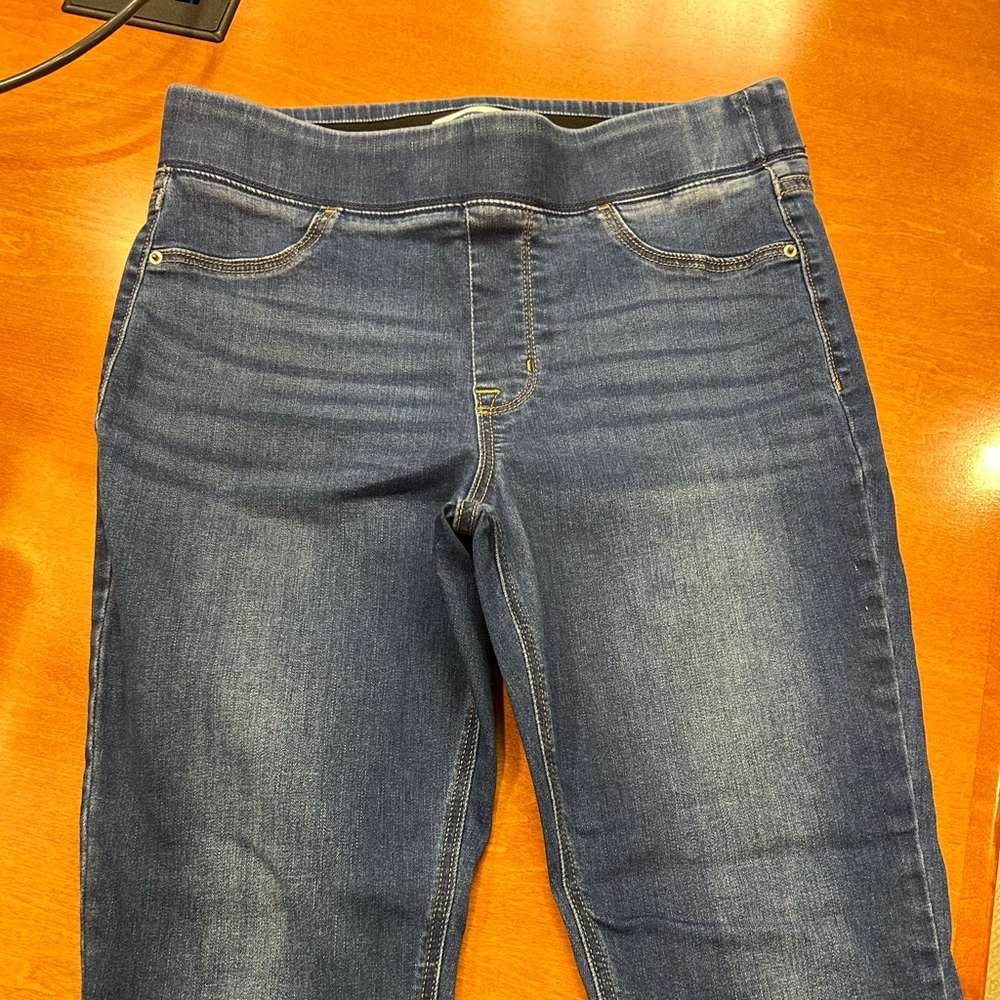 Old Navy Rockstar Skinny jeggings. Size 10 Short. Excellent Condition.